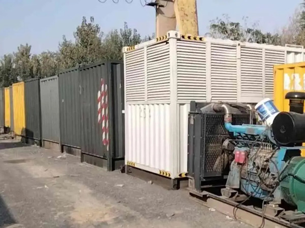 富县200KW柴油发电机机组每小时油耗是多少？